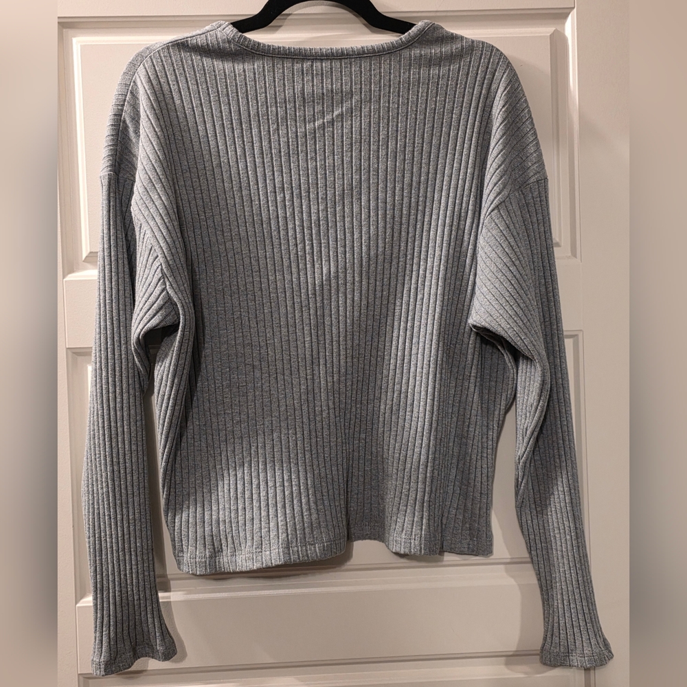 Scoop Neck Rib Knit Semi Crop Top - Picture 4 of 4